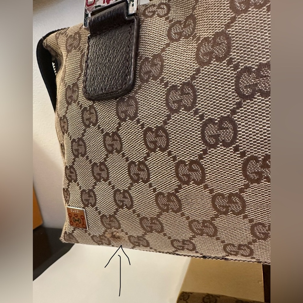 Gucci Beige GG Canvas Tote with Green and Red Striped Handles - Picture 4 of 12